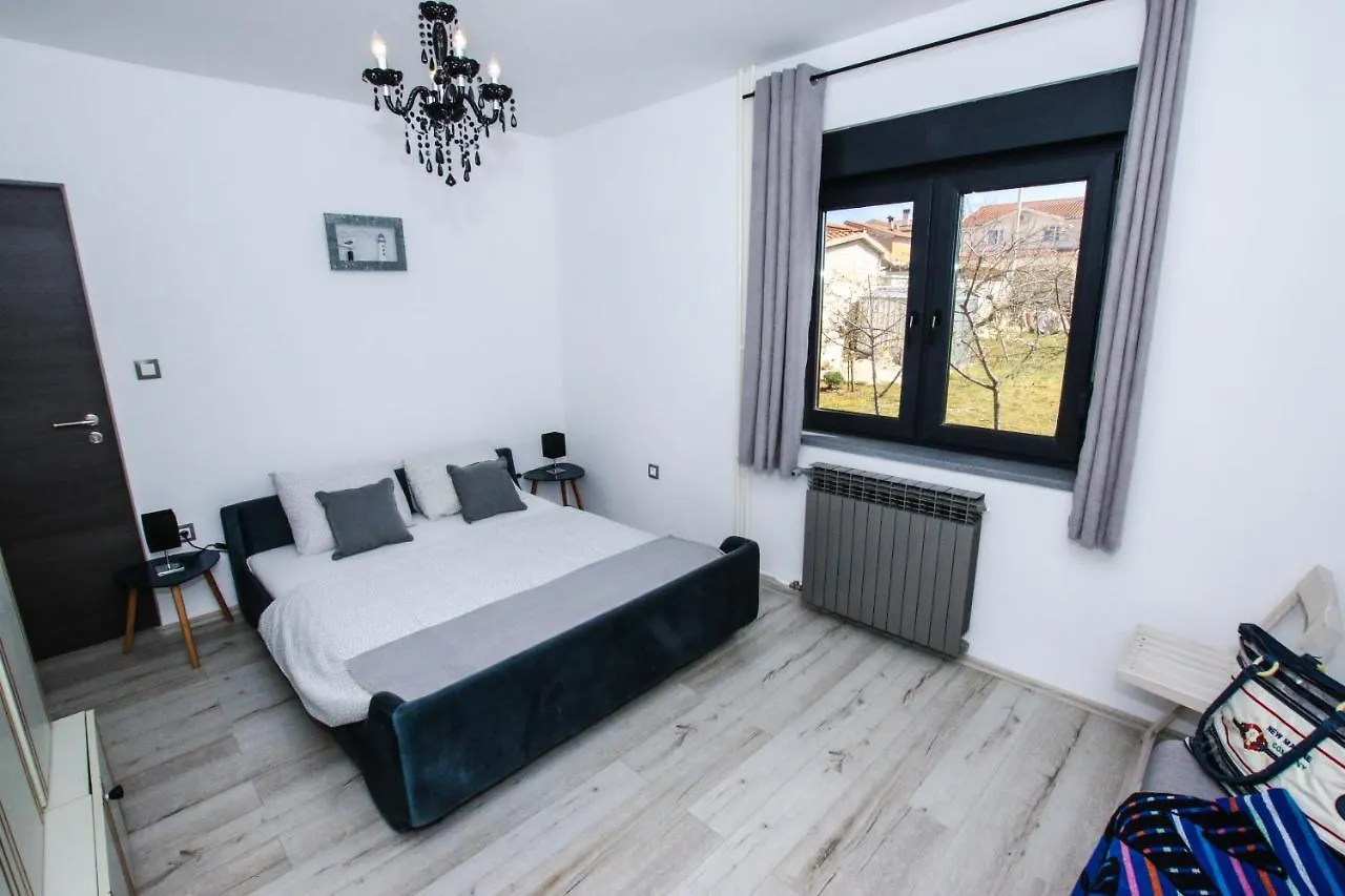 Apartment Tina With Jacuzzi Poreč 0*,