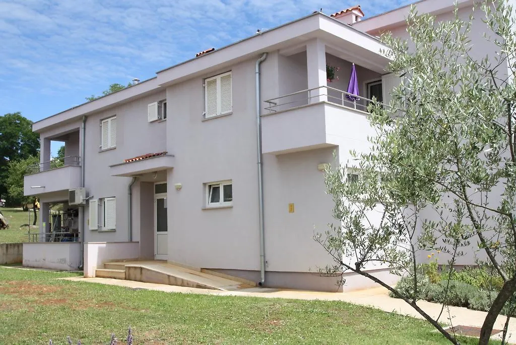 Apartment Tina With Jacuzzi Poreč 0*,