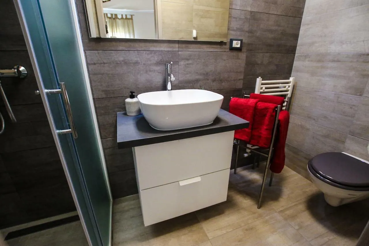Apartment Tina With Jacuzzi Poreč